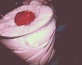 A picture of step 3 of Stawberry shake.