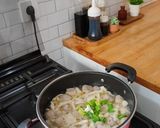Foto langkah ke 4 dari resep Sup Bakso Jamur.