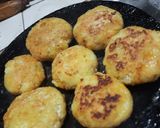 A picture of step 5 of Ragda patties.