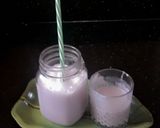 स्ट्रॉबेरी मिल्क शेक (Strawberry Milk Shake Recipe In Marathi) रेसिपी स्टेप 3 फोटो 
