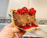 Foto del paso 20 de la receta: Tarta de requesón con chocolate y frambuesas