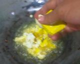 Foto langkah ke 5 dari resep Dadar Telur Bawang Bombay.
