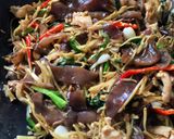 รูปขั้นตอนการทำที่ 4 ของ ~ไก่ผัดขิง~ #อาหารไทยง่ายๆ