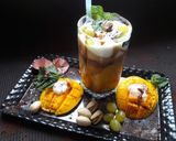 A picture of step 3 of Mango-Coffee Smoothie with Ice-cream & chocolate syrup.