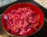 Foto del paso 2 de la receta: Repollo morado guisado sabor chucrut