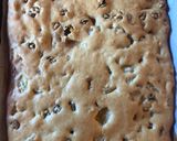 Foto del paso 3 de la receta: Cuadraditos de vainilla, con trozos de manzana, pasas de uva, bañada con chocolate