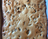 Foto del paso 3 de la receta: Cuadraditos de vainilla, con trozos de manzana, pasas de uva, bañada con chocolate