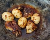 Foto langkah ke 3 dari resep Telur dan Ayam Masak Habang.