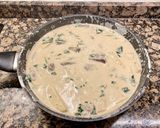 Foto del paso 5 de la receta Solomillo de cerdo con salsa roquefort, peras y espinacas