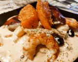 Foto del paso 8 de la receta: Ensaladilla de salmón ahumado, gambones y piquillo a la plancha y mayonesa de yakiniku
