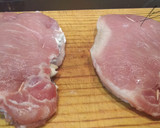 Foto del paso 1 de la receta: Lomo encinta (Cachopo) con pasas y piñones