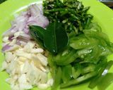 Foto langkah ke 1 dari resep Tongkol cabe hijau.