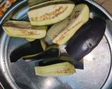 A picture of step 1 of Egg plant curry.