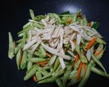 杏鮑菇炒四季豆的食譜步驟3照片