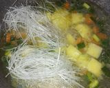 Foto langkah ke 4 dari resep Sop kentang wortel soun.