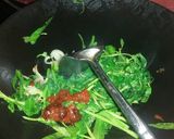 Foto langkah ke 3 dari resep Tumis kangkung belacan kilat.
