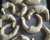 Házi kifli 🥐👌🏽 recept fázis 3 fotója