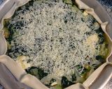 Foto del paso 4 de la receta: Tarta light de tallo y hojas de brócoli con queso y huevo