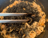 Foto del paso 5 de la receta: Arroz negro con frutos del mar