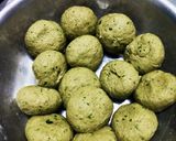 पालक की रोटी(palak ki roti recipe in hindi) रेसिपी चरण 2 फोटो