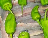 Foto del paso 3 de la receta: Pimiento de padrón adobados con boquerones