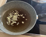 Foto del paso 2 de la receta: Espaguetis al vermú, coquinas y gambones