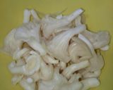 Hình bước làm 2 của món Đậu Đũa Xào Nấm Chay