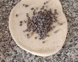 Foto del paso 3 de la receta: Coca de panadero con pepitas de chocolate y piñones