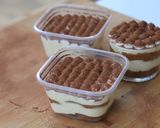 Foto langkah ke 8 dari resep Tiramisu Dessert Box.
