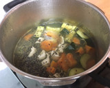 Foto del paso 1 de la receta: Estofado de quinoa negra con pollo, batata y calabacín