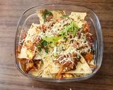 A picture of step 5 of Left-over roti Nachos with Mango-Avocado salad.