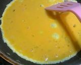 Foto langkah ke 1 dari resep Nasi Siram Telur dan Sosis.