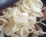 Foto del paso 4 de la receta: Chuleta de Res Encebollada (fácil de hacer)