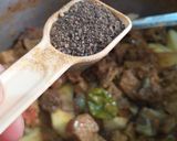 A picture of step 5 of Gosht aloo.