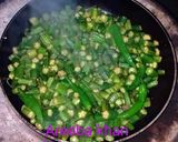 A picture of step 2 of Ladyfingers (bhindi) without onion.