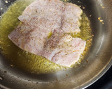 Foto del paso 4 de la receta: Pescado dorado al ajillo