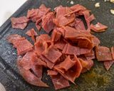 Foto langkah ke 2 dari resep Makaroni Aglio Olio Smoked Beef (Praktis 15 Menit).