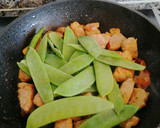 Foto del paso 5 de la receta: Curry de solomillo de cerdo con tirabeques