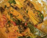 Foto langkah ke 4 dari resep Mangut Lele Daun Kemangi.