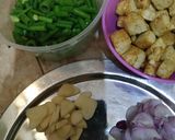 Foto langkah ke 1 dari resep Oseng Bunga Bawang Dan Tahu.