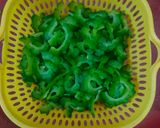 Foto langkah ke 1 dari resep Oseng Pare Udang Rebon.