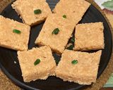 नारियल बर्फ़ी(nariyal barfi recipe in hindi) रेसिपी चरण 7 फोटो