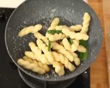 Foto langkah ke 5 dari resep Kue Kepang Ketan Salju Devina Hermawan.