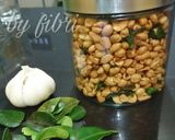 Foto langkah ke 8 dari resep Kacang Bawang Gurih Aroma Daun Jeruk.