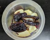 A picture of step 1 of Apple chutney.