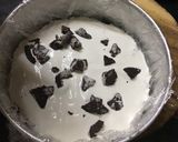 A picture of step 5 of Oreo Ice cream cake.
