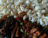 A picture of step 4 of Macaroni + smoked fish sauce with veggeies.