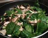 Foto del paso 2 de la receta: Pollo agridulce con habas, espinaca, champiñones
