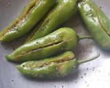 हरी मिर्च बेसन से भरी हुई (Hari mirch besan se bhari hui recipe in Hindi) रेसिपी चरण 4 फोटो