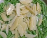 Hình bước làm 2 của món Thịt xào đậu que khoai tây (Eat clean) ăn kèm canh chua và cơm